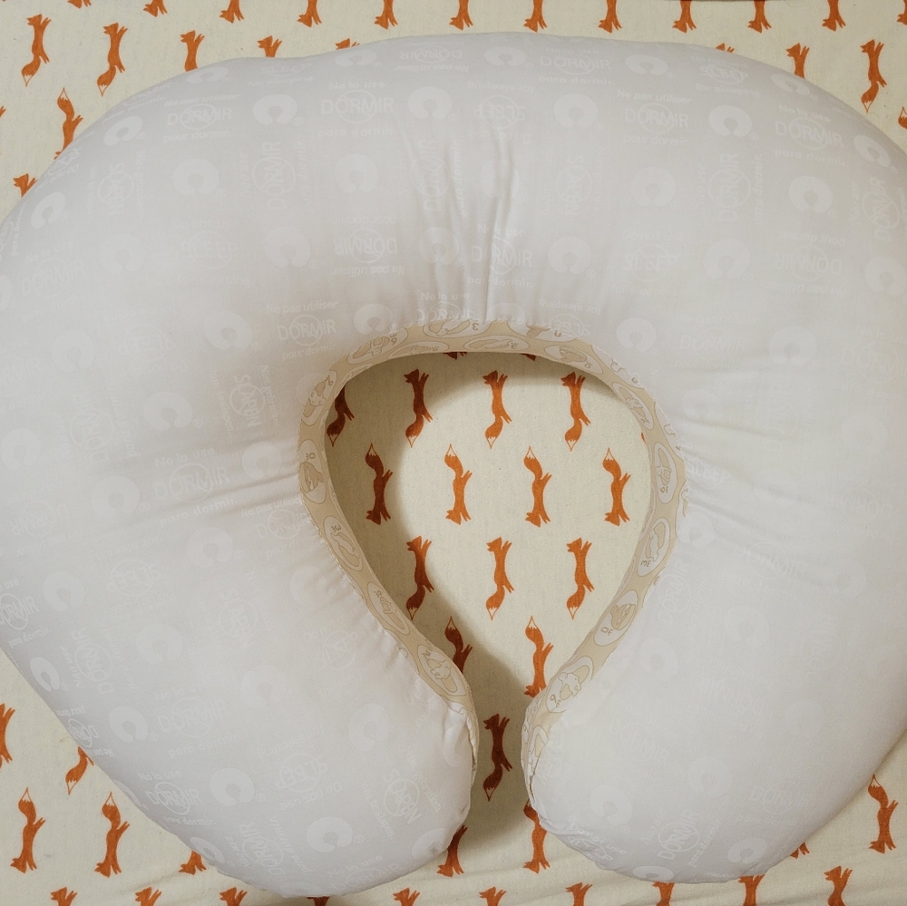 Boppy Pillow and organic cover - Picture 6 of 12